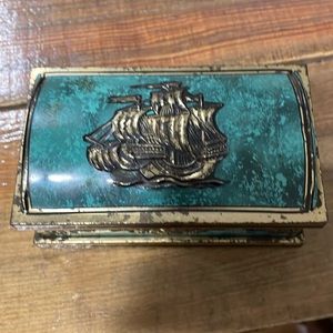 Vintage ship/Boat tin